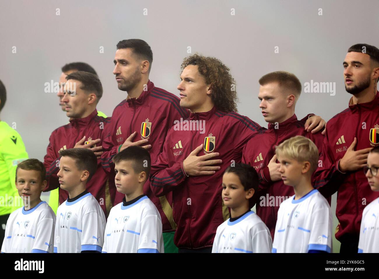 Budapest, Ungheria. 17 novembre 2024. Le squadre si preparano per l'inno nazionale prima della fase della UEFA Nations League Matchday 6 match tra Israele e Belgio alla Bozsnik Arena di Budapest, Ungheria, il 17 novembre 2024. Foto: Matija Habljak/PIXSELL credito: Pixsell/Alamy Live News Foto Stock