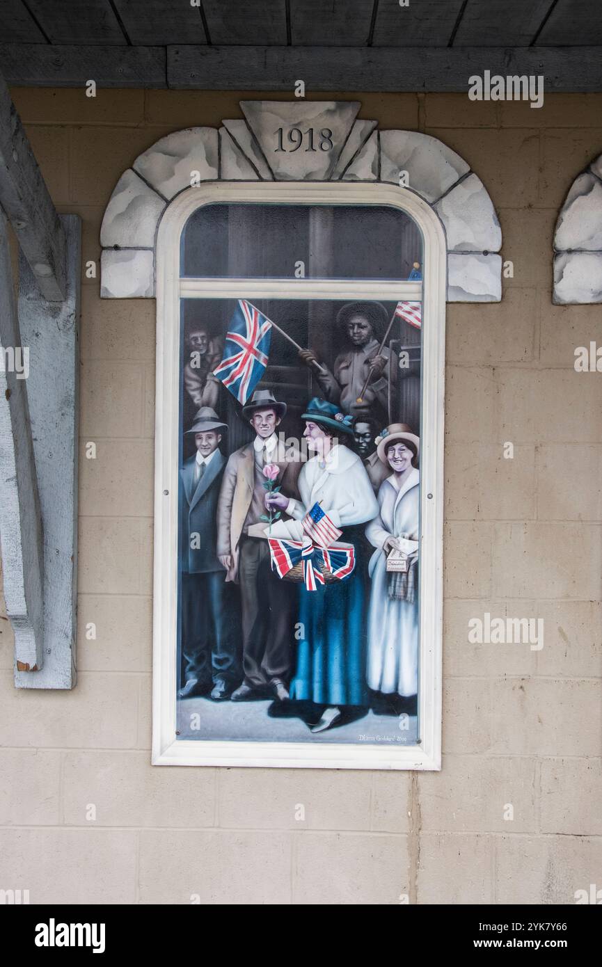 Regali murali storici ai soldati americani in viaggio verso le zone di battaglia in Europa nel 1918 al Windsor Sculpture Garden Park di Windsor, Ontario, Canada Foto Stock