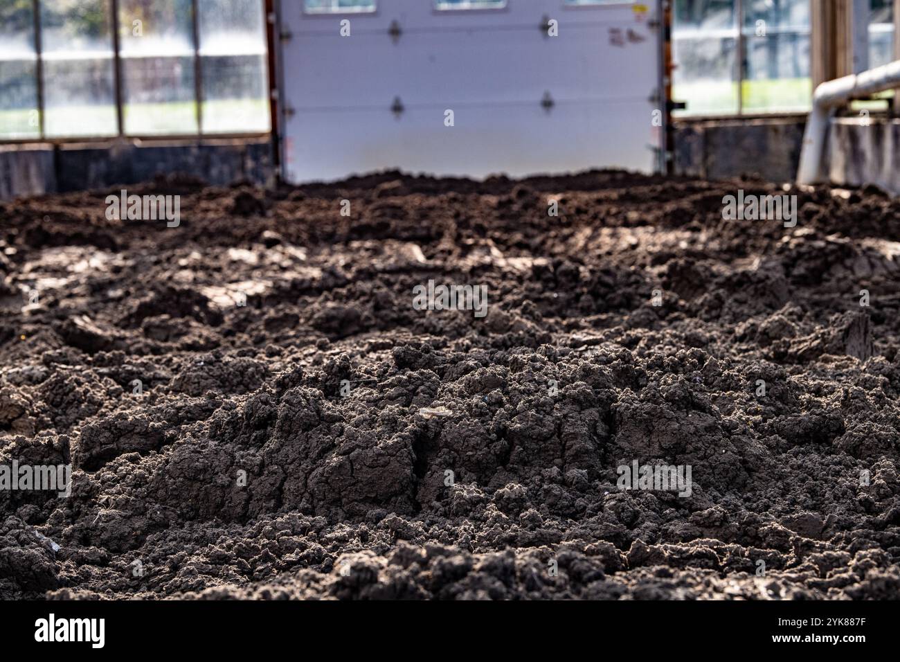GREENHOUSE FOR DRYING OF SOLID Westmoreland /Fayette Municipal Sewage Authority Plant Manager Darryl Wyke controlla regolarmente l'impianto recentemente ristrutturato e ampliato di Scottdale, Pennsylvania, il 3 settembre 2021. Il progetto di $ 16.000.000.00 era composto da $ 14.394.000,00 finanziati dal Dipartimento dell'Agricoltura degli Stati Uniti USDA Rural Development RD come un prestito di 40 anni al 2,375% insieme a $ 2.000.000,00 da parte dello U.S. Army Corps of Engineers. L'impianto è stato aggiornato a un impianto di trattamento delle acque reflue del reattore batch di sequenziamento in grado di trattare un flusso medio giornaliero di clima secco di 2,5 milioni di galloni Foto Stock