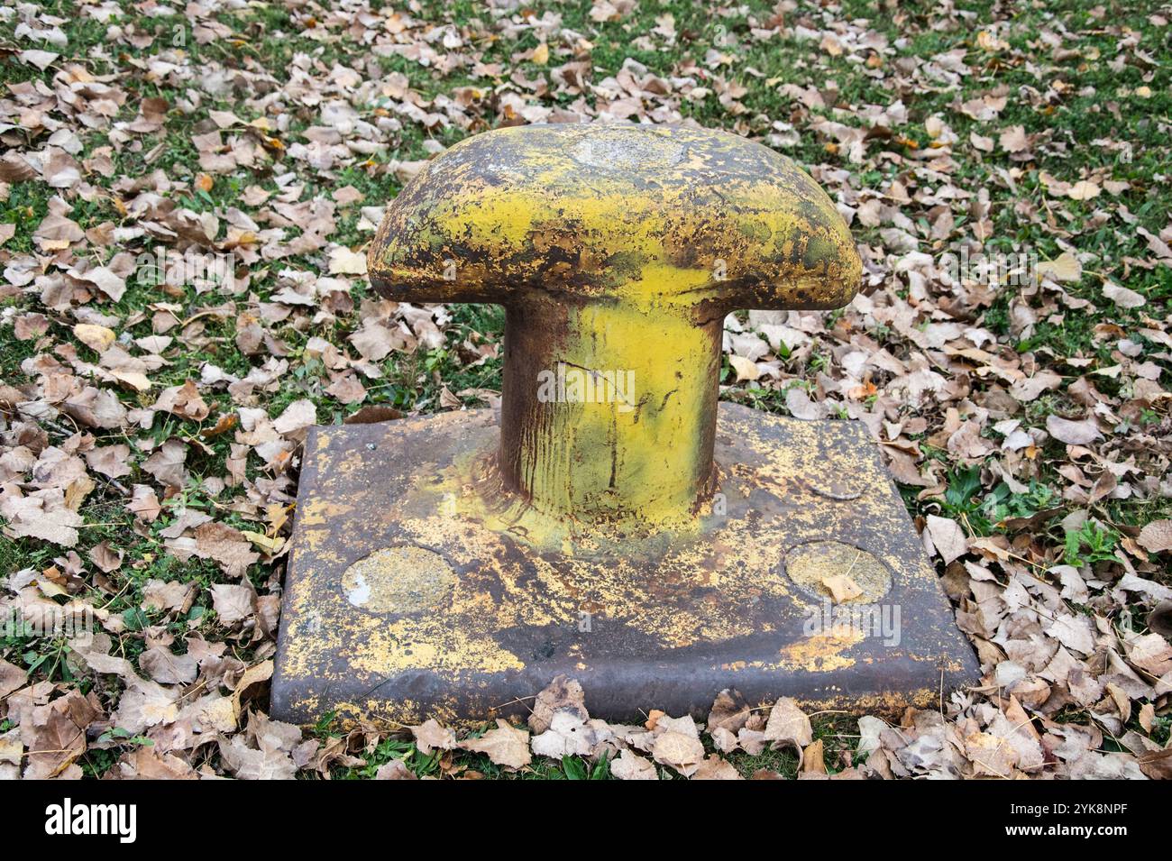 Palco giallo al Queen's Dock in Sandwich Street a Windsor, Ontario, Canada Foto Stock