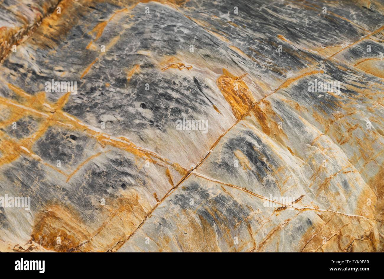 Formazione astratta di rocce con motivi e disegni colorati, sfondo, texture, sovrapposizione, grafica, arte della natura, Foto Stock