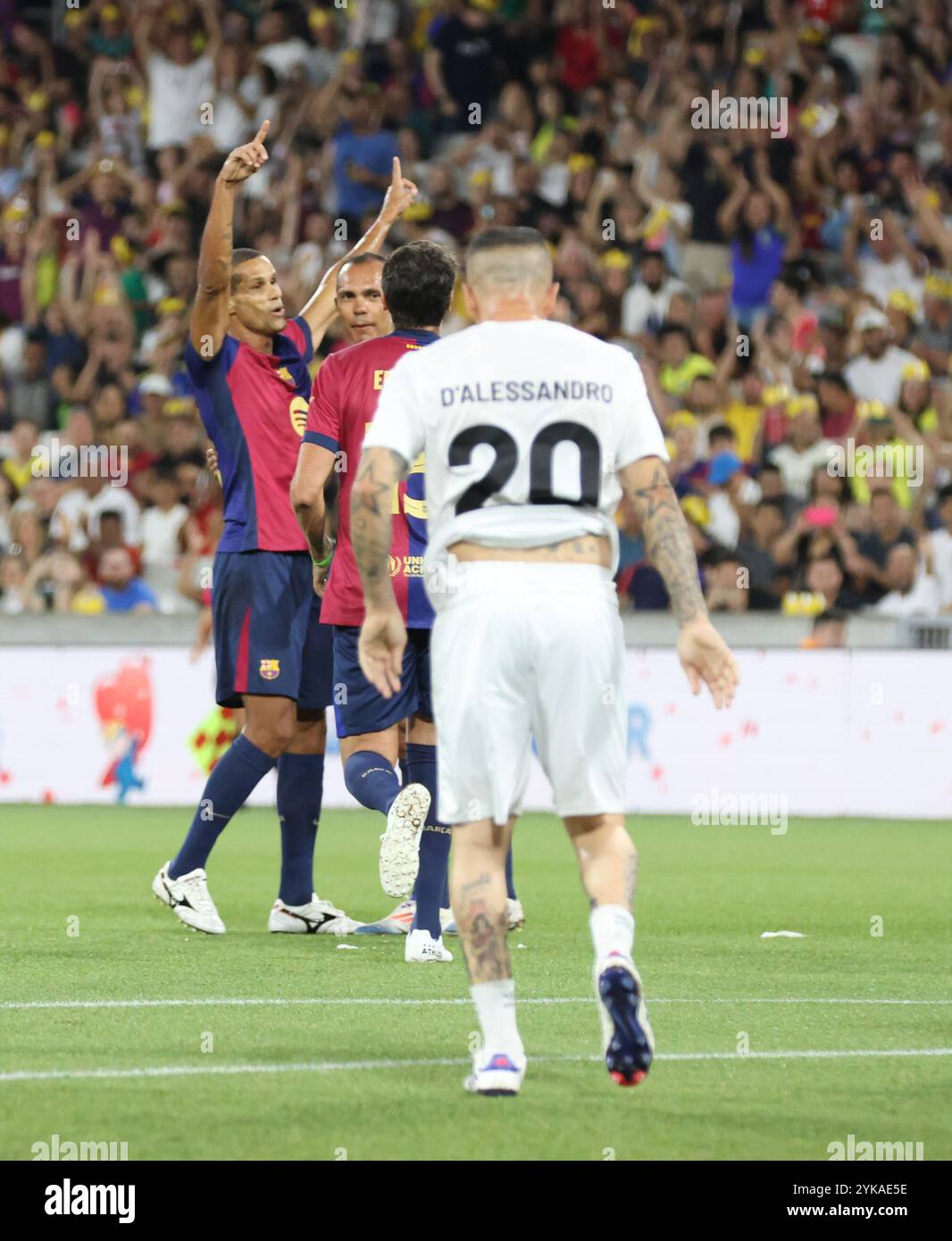 Curitiba, Parana, Brasile. 17 novembre 2024. Curitiba (pr), 17/11/2024- ospedale pequeno principe/Legends pele/barcelona- il giocatore rivale celebra un gol durante una partita tra leggende pequeno principe e leggende barca in una partita di beneficenza a favore della salute infantile e giovanile presso l'istituto di ricerca pele pequeno principe, tenutosi nella città di curitiba, nella notte di questa domenica 17 novembre 2024. (Credit Image: © Edson De Souza/TheNEWS2 via ZUMA Press Wire) SOLO PER USO EDITORIALE! Non per USO commerciale! Foto Stock