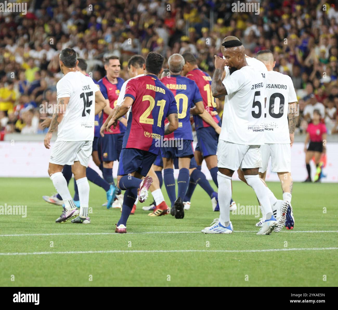 Curitiba, Parana, Brasile. 17 novembre 2024. Curitiba (pr), 17/11/2024- ospedale pequeno principe/Legends pele/barcelona- il giocatore rivale celebra un gol durante una partita tra leggende pequeno principe e leggende barca in una partita di beneficenza a favore della salute infantile e giovanile presso l'istituto di ricerca pele pequeno principe, tenutosi nella città di curitiba, nella notte di questa domenica 17 novembre 2024. (Credit Image: © Edson De Souza/TheNEWS2 via ZUMA Press Wire) SOLO PER USO EDITORIALE! Non per USO commerciale! Foto Stock