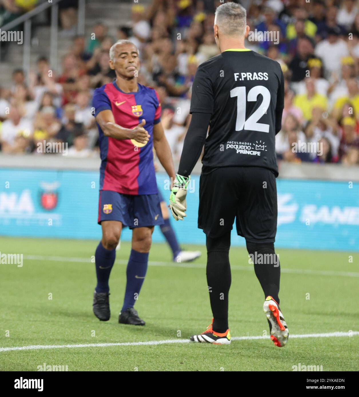 Curitiba, Parana, Brasile. 17 novembre 2024. Curitiba (pr), 17/11/2024- ospedale pequeno principe/Legends pele/barcelona- giocatore romario durante la partita tra leggende pequeno principe e leggende barca in una partita di beneficenza a favore della salute dei bambini e dei giovani presso l'istituto di ricerca pele pequeno principe, tenutasi nella città di curitiba, nella notte di questa domenica 17 novembre 2024. (Credit Image: © Edson De Souza/TheNEWS2 via ZUMA Press Wire) SOLO PER USO EDITORIALE! Non per USO commerciale! Foto Stock