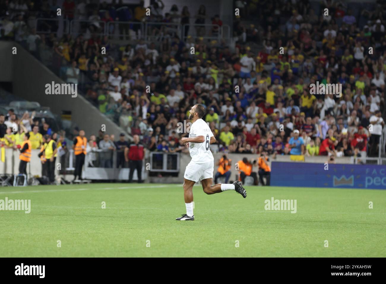 Curitiba, Parana, Brasile. 17 novembre 2024. Curitiba (pr), 17/11/2024- ospedale pequeno principe/Legends pele/barcelona- giocatore richarlyson celebra un gol durante una partita tra leggende pequeno principe e leggende barca in una partita di beneficenza a favore della salute infantile e giovanile presso l'istituto di ricerca pele pequeno principe, tenutosi nella città di curitiba, nella notte di questa domenica 17 novembre 2024. (Credit Image: © Edson De Souza/TheNEWS2 via ZUMA Press Wire) SOLO PER USO EDITORIALE! Non per USO commerciale! Foto Stock
