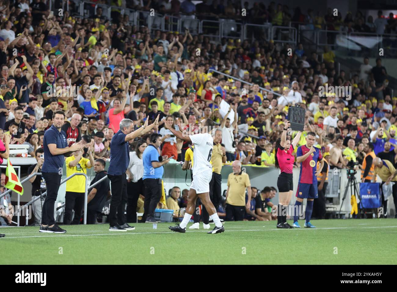 Curitiba, Parana, Brasile. 17 novembre 2024. Curitiba (pr), 17/11/2024- ospedale pequeno principe/Legends pele/barcelona- giocatore richarlyson celebra un gol durante una partita tra leggende pequeno principe e leggende barca in una partita di beneficenza a favore della salute infantile e giovanile presso l'istituto di ricerca pele pequeno principe, tenutosi nella città di curitiba, nella notte di questa domenica 17 novembre 2024. (Credit Image: © Edson De Souza/TheNEWS2 via ZUMA Press Wire) SOLO PER USO EDITORIALE! Non per USO commerciale! Foto Stock