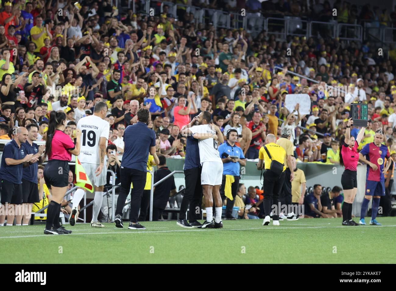 Curitiba, Parana, Brasile. 17 novembre 2024. Curitiba (pr), 17/11/2024- ospedale pequeno principe/Legends pele/barcelona- giocatore richarlyson celebra un gol durante una partita tra leggende pequeno principe e leggende barca in una partita di beneficenza a favore della salute infantile e giovanile presso l'istituto di ricerca pele pequeno principe, tenutosi nella città di curitiba, nella notte di questa domenica 17 novembre 2024. (Credit Image: © Edson De Souza/TheNEWS2 via ZUMA Press Wire) SOLO PER USO EDITORIALE! Non per USO commerciale! Foto Stock