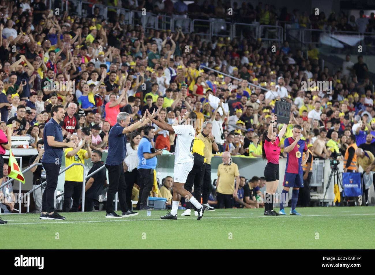 Curitiba, Parana, Brasile. 17 novembre 2024. Curitiba (pr), 17/11/2024- ospedale pequeno principe/Legends pele/barcelona- giocatore richarlyson celebra un gol durante una partita tra leggende pequeno principe e leggende barca in una partita di beneficenza a favore della salute infantile e giovanile presso l'istituto di ricerca pele pequeno principe, tenutosi nella città di curitiba, nella notte di questa domenica 17 novembre 2024. (Credit Image: © Edson De Souza/TheNEWS2 via ZUMA Press Wire) SOLO PER USO EDITORIALE! Non per USO commerciale! Foto Stock