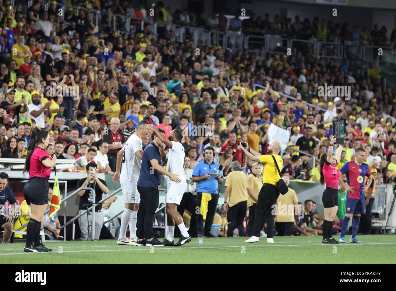 Curitiba, Parana, Brasile. 17 novembre 2024. Curitiba (pr), 17/11/2024- ospedale pequeno principe/Legends pele/barcelona- giocatore richarlyson celebra un gol durante una partita tra leggende pequeno principe e leggende barca in una partita di beneficenza a favore della salute infantile e giovanile presso l'istituto di ricerca pele pequeno principe, tenutosi nella città di curitiba, nella notte di questa domenica 17 novembre 2024. (Credit Image: © Edson De Souza/TheNEWS2 via ZUMA Press Wire) SOLO PER USO EDITORIALE! Non per USO commerciale! Foto Stock