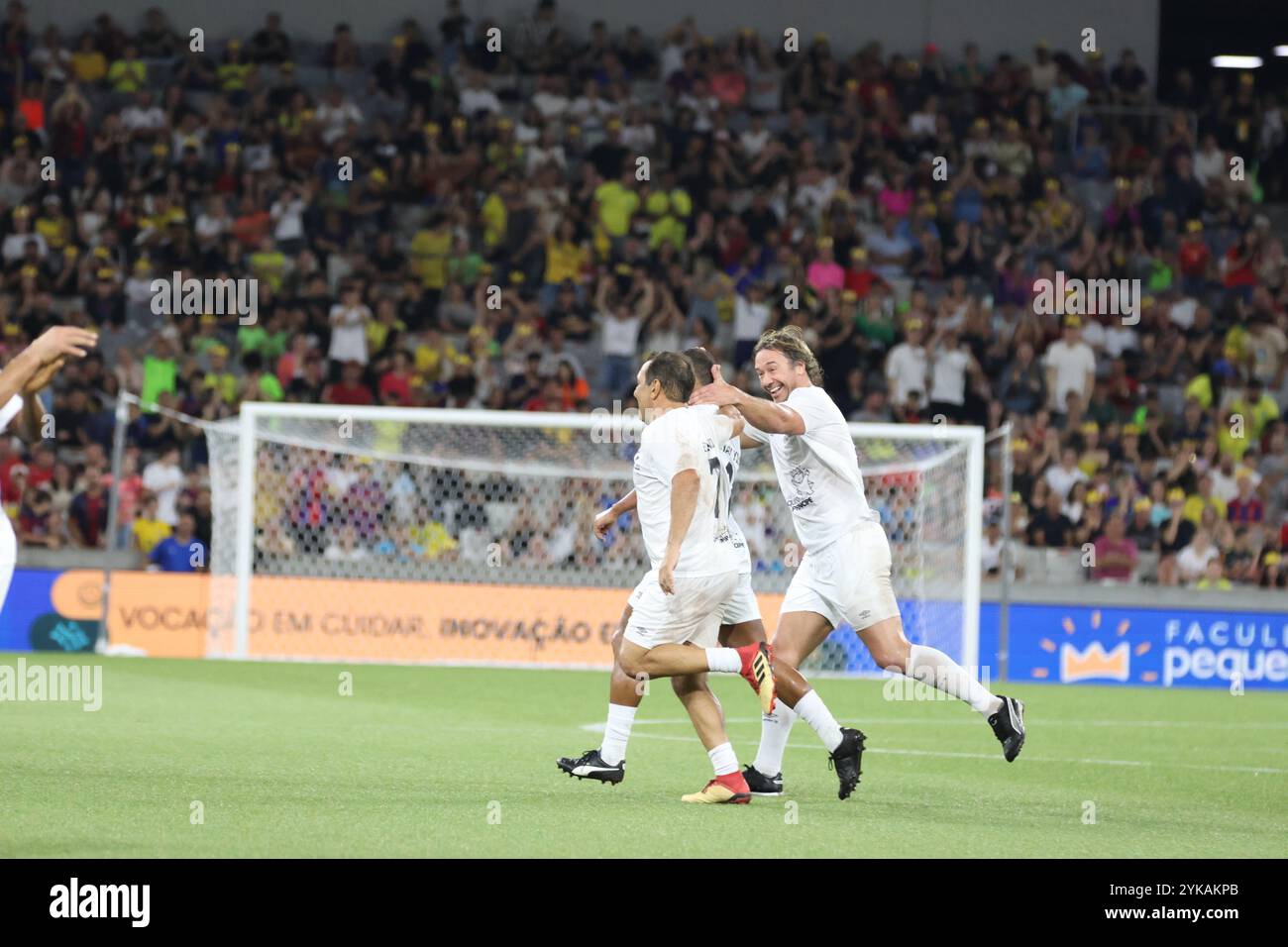 Curitiba, Parana, Brasile. 17 novembre 2024. Curitiba (pr), 17/11/2024- ospedale pequeno principe/Legends pele/barcelona- giocatore richarlyson celebra un gol durante una partita tra leggende pequeno principe e leggende barca in una partita di beneficenza a favore della salute infantile e giovanile presso l'istituto di ricerca pele pequeno principe, tenutosi nella città di curitiba, nella notte di questa domenica 17 novembre 2024. (Credit Image: © Edson De Souza/TheNEWS2 via ZUMA Press Wire) SOLO PER USO EDITORIALE! Non per USO commerciale! Foto Stock