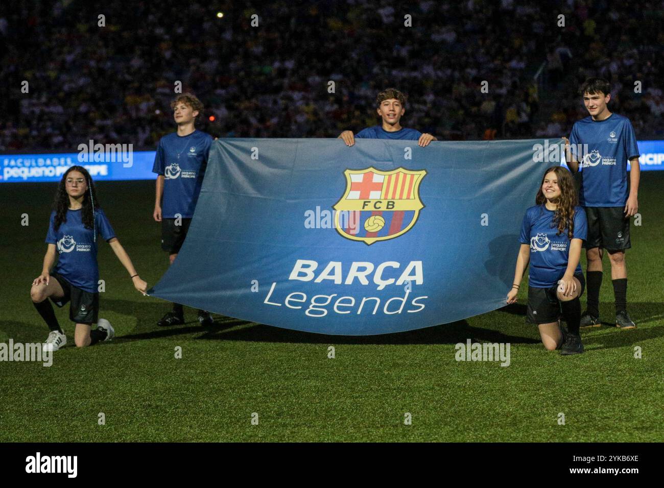 Curitiba, Brasile. 17 novembre 2024. PR - CURITIBA - 11/17/2024 - CHARITY FRIENDLY, BARCELONA LEGENDS x PELE LEGENDS - barca LEGENDS durante una partita di beneficenza allo stadio Arena da Baixada foto: Robson Mafra/AGIF credito: AGIF/Alamy Live News Foto Stock