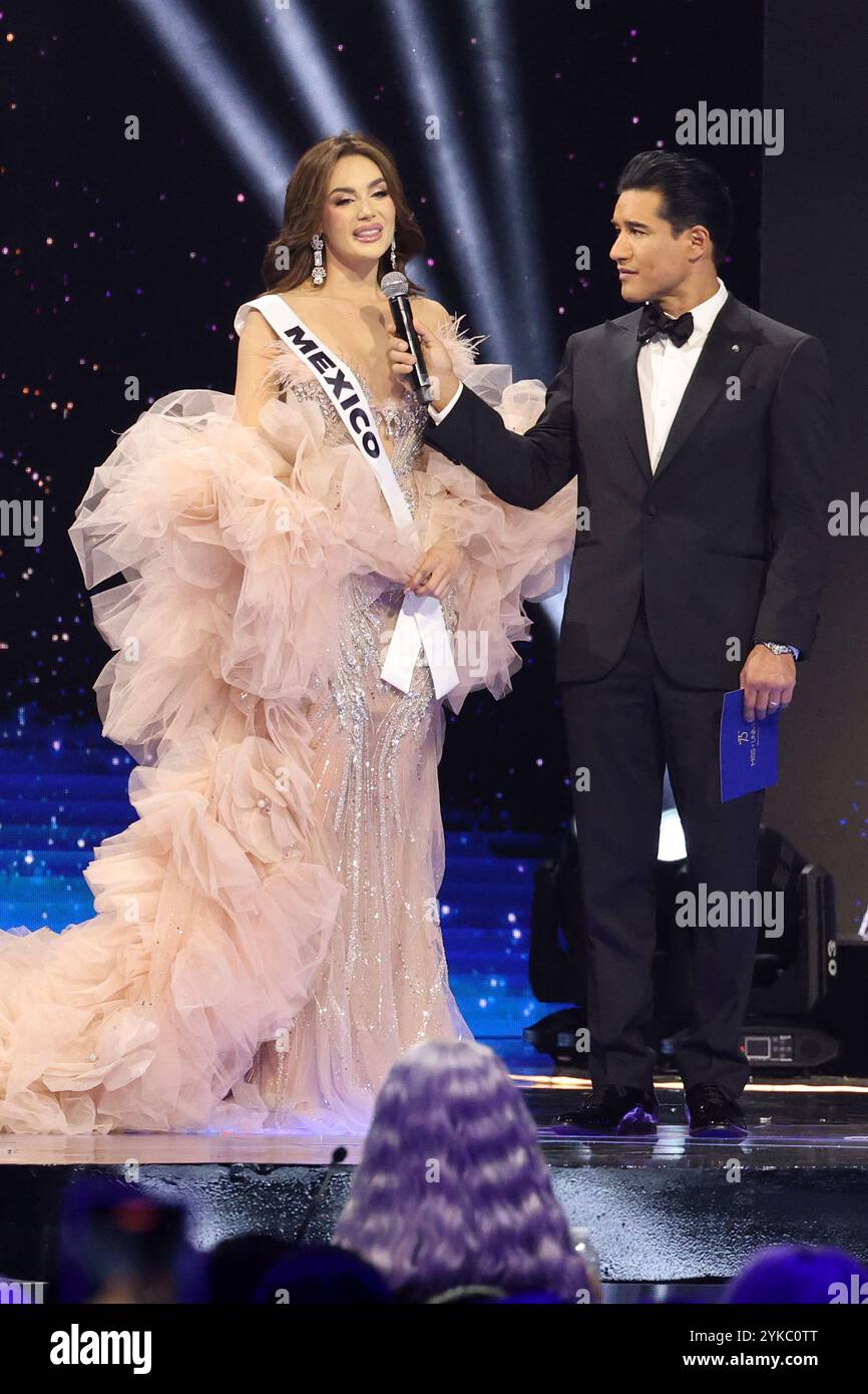 Città del Messico, Messico. 16 novembre 2024. Miss Mexico Maria Fernanda Beltran è un'intervista dell'attore Mario Lopez durante la 73a edizione di Miss Universo Pageant Competition alla Mexico City Arena il 16 novembre 2024 a città del Messico, Messico. (Foto di Yamak Perea/ credito: Eyepix Group/Alamy Live News Foto Stock