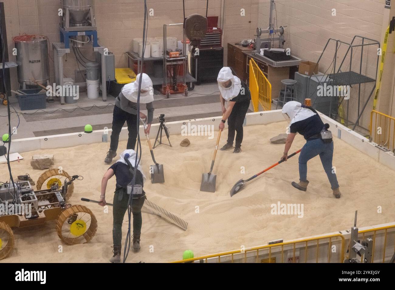 Volatiles Investigating Polar Exploration Rover, VIPER Testing in the Simulated Lunar Operations Lab, SLOPE Laboratory Foto Stock