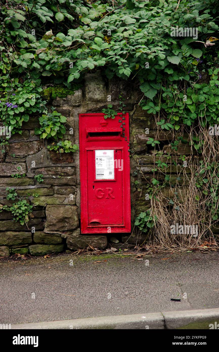 Casella postale su Risca Road, Newport, bruciata da un dispositivo incendiario piantato da Lady Rhondda, Margaret Haig Thomas, attivista per i diritti delle donne e suffragetta. Foto Stock