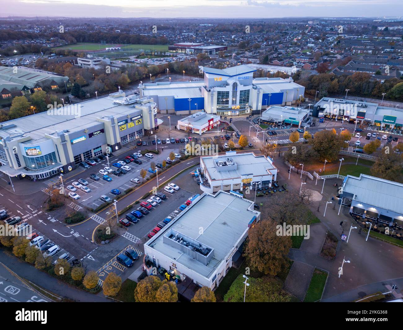 Vue Cinemas e ristoranti al Coliseum Retail Park, Cheshire Oaks, Wirral, Inghilterra Foto Stock