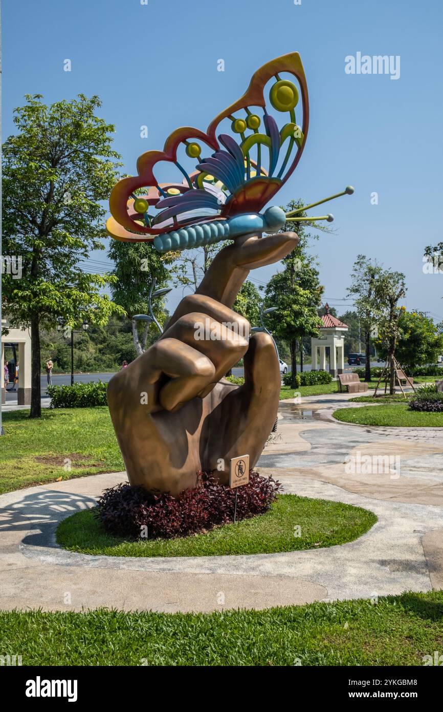 Sculture moderne nel Parco Urbano di Vinpearl Grand World Phu Quoc Island Vietnam Foto Stock