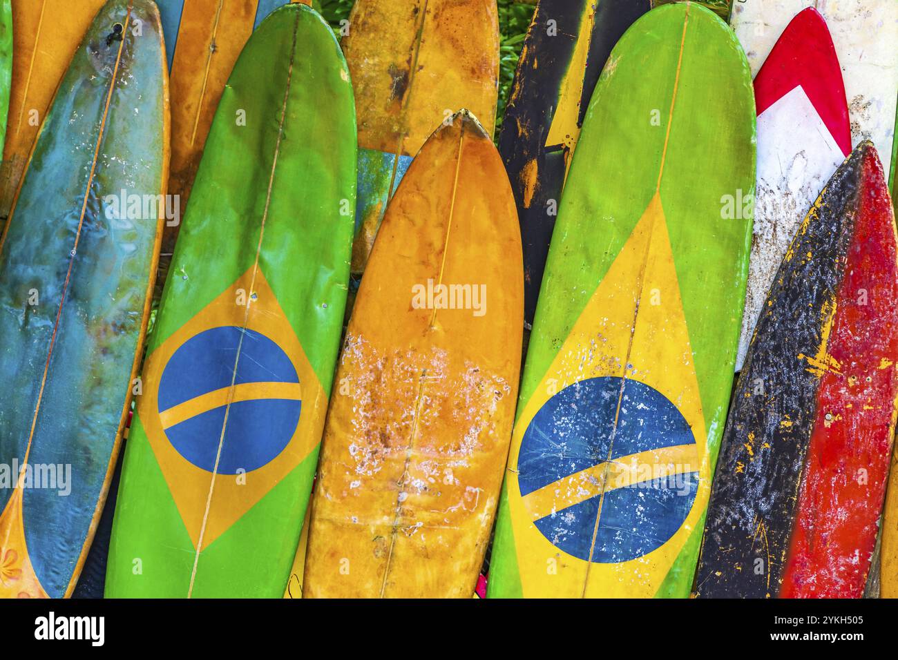 Tavole da surf colorate con bandiera brasiliana presso l'incredibile ...