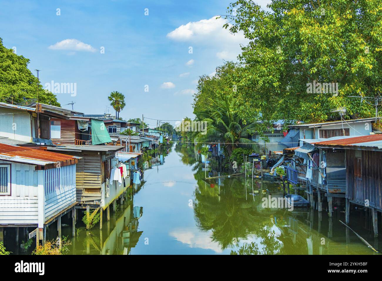 Vita sul canale Prem Prachakon e sul fiume Don Mueang Bangkok Thailandia Foto Stock