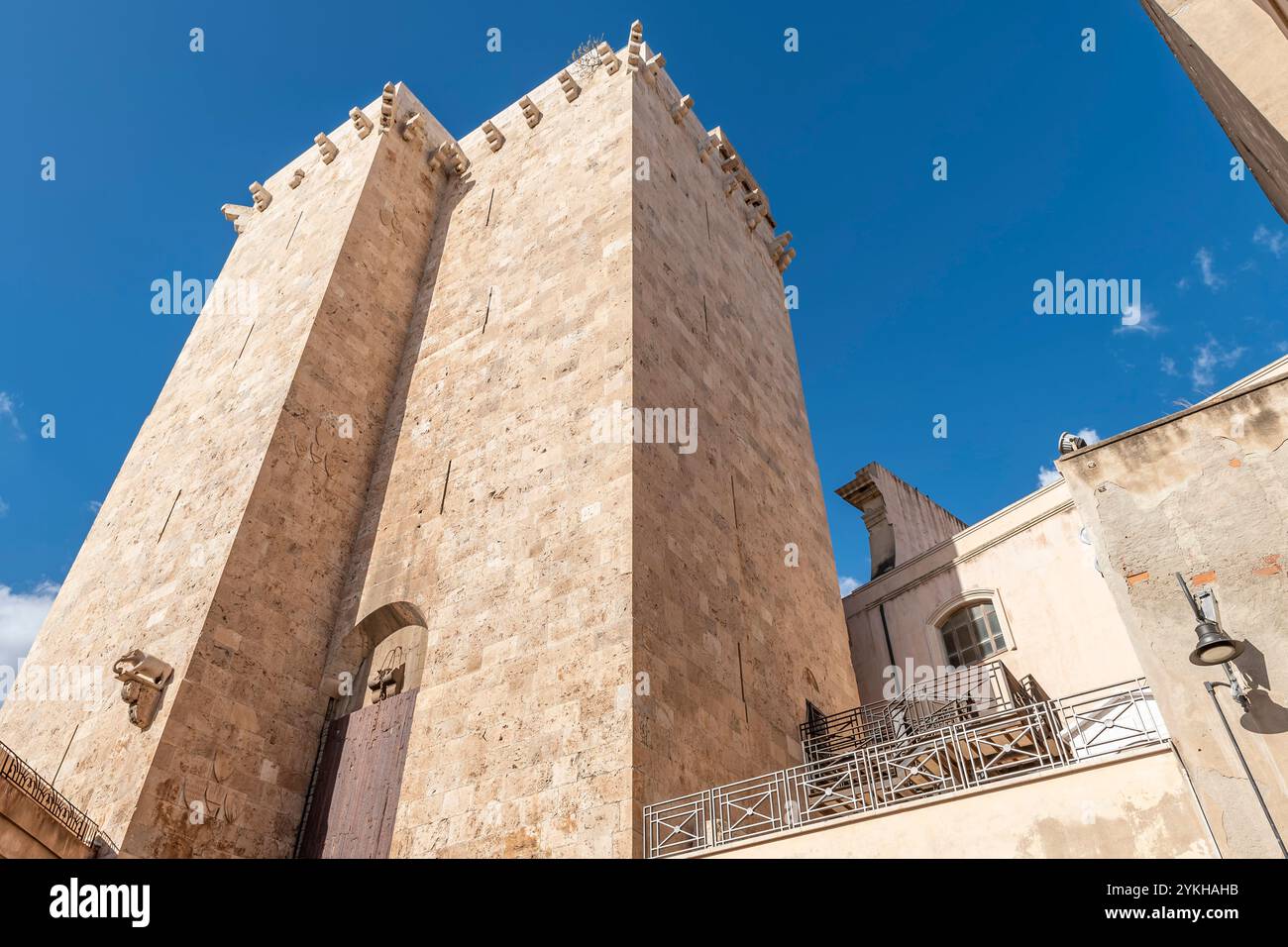 L'antica Torre degli Elefanti nel centro storico di Cagliari Foto Stock