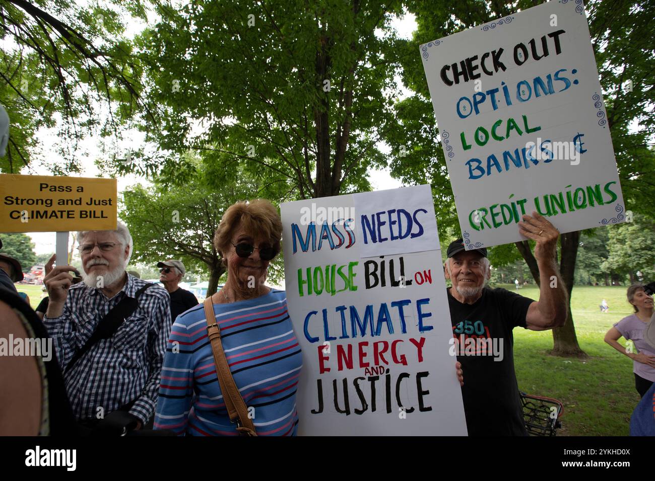 14 luglio 2024. Boston, Massachusetts. Circa 100 persone si riunirono a Boston Common e marciarono su Beacon Hill fino alla State House per un raduno sul clima organizzato da Foto Stock