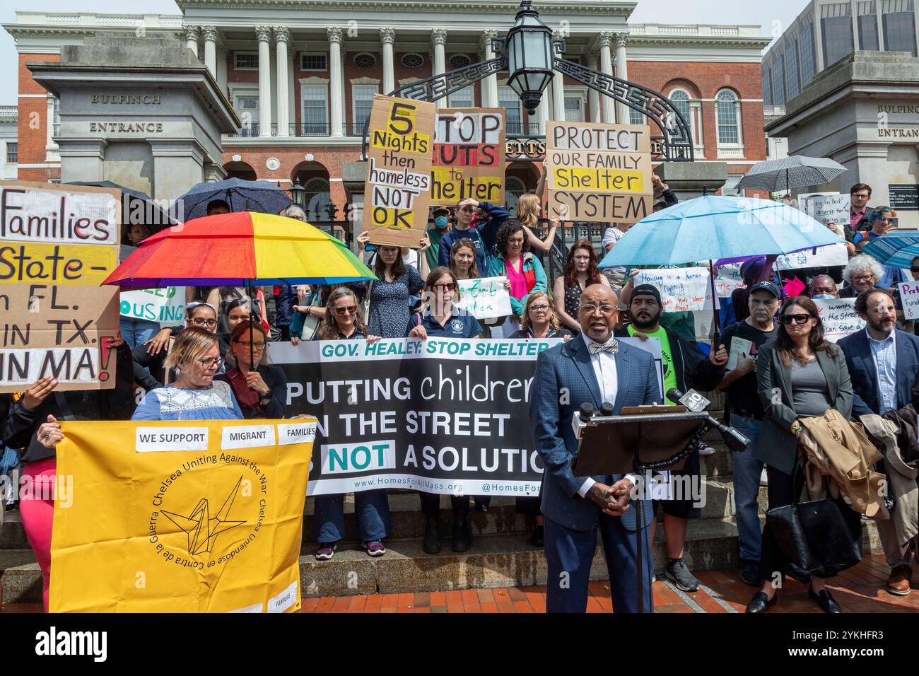 29 luglio 2024. Boston, Massachusetts. I sostenitori e le famiglie si sono riuniti lunedì per esortare i legislatori ad agire per le famiglie senzatetto in Massachusetts. Il Ri Foto Stock