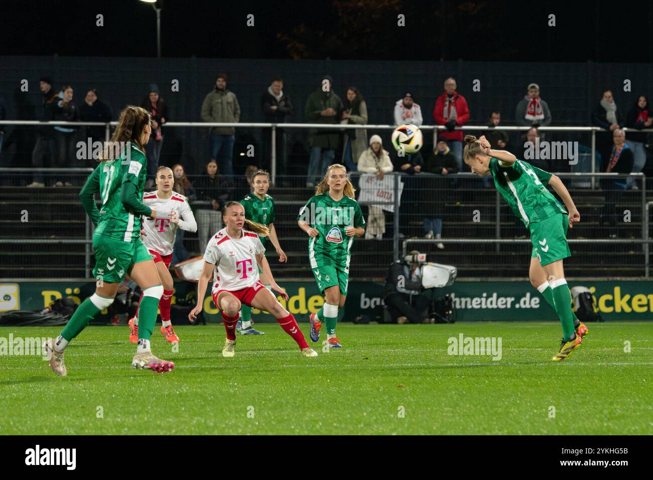 Köln, Germania, 18 novembre 2024: Michelle Ulbrich (5 Brema) in azione durante il Google Pixel Frauen-Bundesliga tra 1. FC Köln e SV Werder Brema al Franz-Kremer-Stadion di Köln, Germania. (Qianru Zhang/SPP) credito: SPP Sport Press Photo. /Alamy Live News Foto Stock