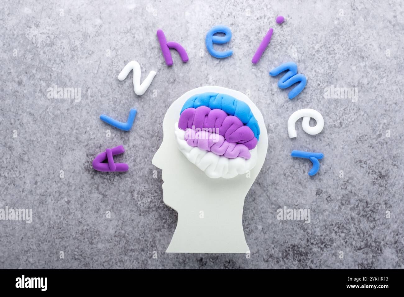 Problemi di salute mentale, morbo di Alzheimer, demenza, cambiamenti di comportamento. vista dall'alto. . Foto di alta qualità Foto Stock