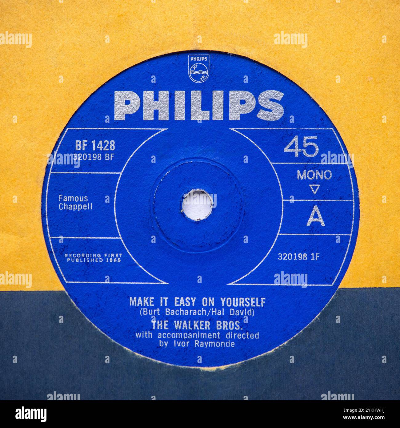 Etichetta centrale della versione singola da sette pollici di Make IT Easy on Yourself dei The Walker Bros, pubblicata nel 1965 Foto Stock