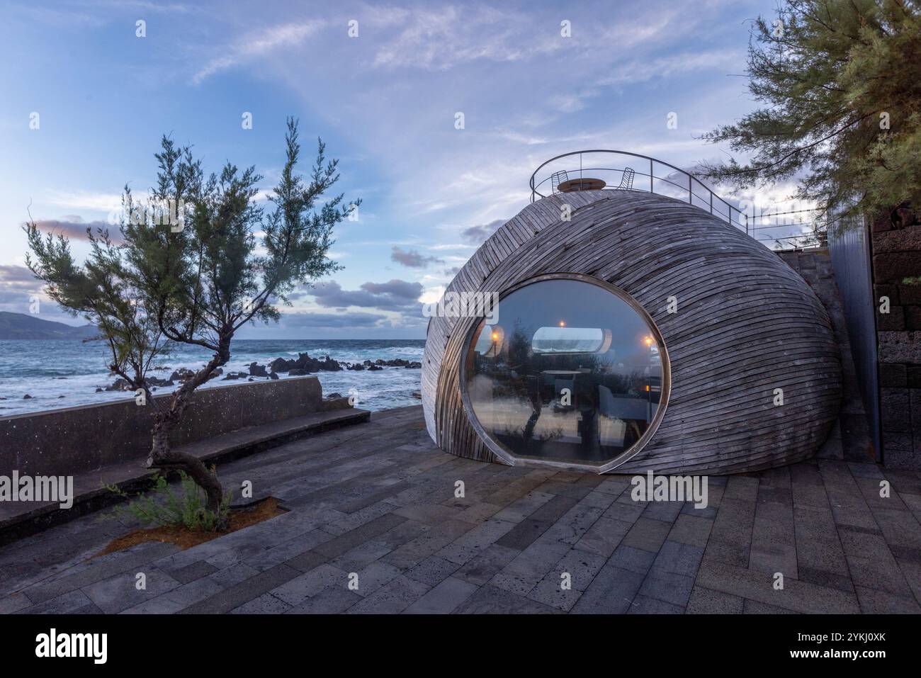 Sull'isola di Pico, le Azzorre si trova il cella bar, caratterizzato da un'architettura impressionante. Foto Stock