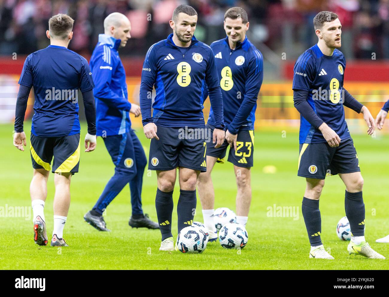 Stadion Narodowy, Varsavia, Polonia. 18 novembre 2024. International Football UEFA Nations League A, gruppo 1, Polonia contro Scozia; John McGinn (SCO) e Kenny McLean (SCO) Warm Up Credit: Action Plus Sports/Alamy Live News Foto Stock