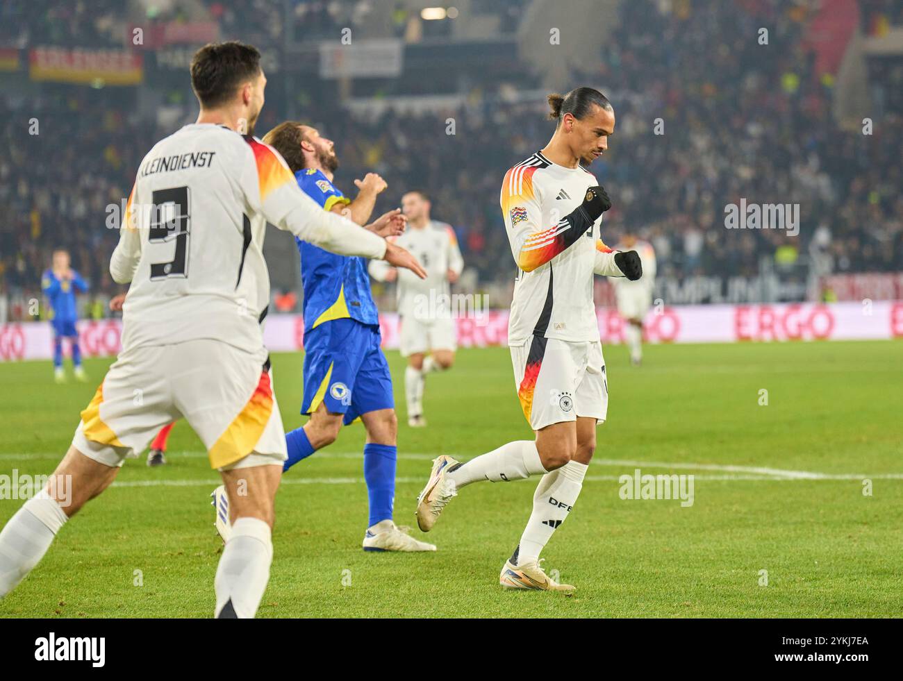 Leroy sane, DFB 19 segna, tiri, Tor, Treffer, Torschuss, 6-0, celebra il suo obiettivo, felice, ridere, celebrazione, nella partita della UEFA Nations League 2024 GERMANIA - BOSNIA ERZEGOVINA 7-0 nella stagione 2024/2025 a 2024 Friburgo, Germania. Fotografo: Peter Schatz Foto Stock