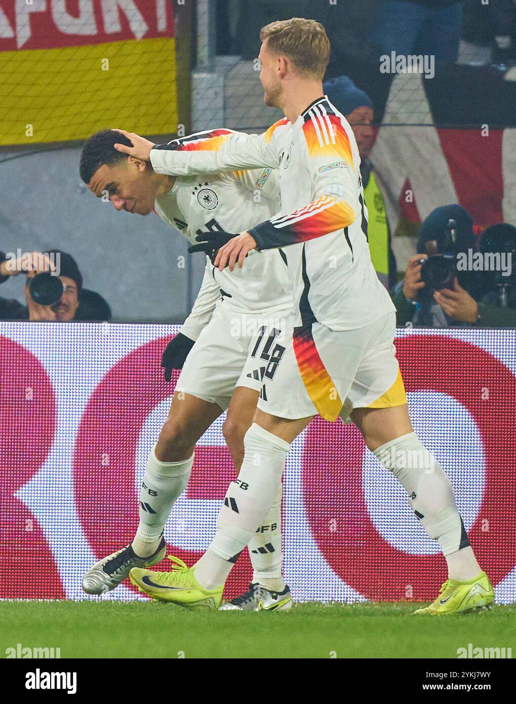 Jamal MUSIALA, DFB 10 segna, tiri, Tor, Treffer, Torschuss, 1-0, celebra il suo obiettivo, felice, ridi, celebrazione, nella partita della UEFA Nations League 2024 GERMANIA - BOSNIA ERZEGOVINA nella stagione 2024/2025 al 16 novembre 2024 a Friburgo, Germania. Fotografo: Peter Schatz Foto Stock