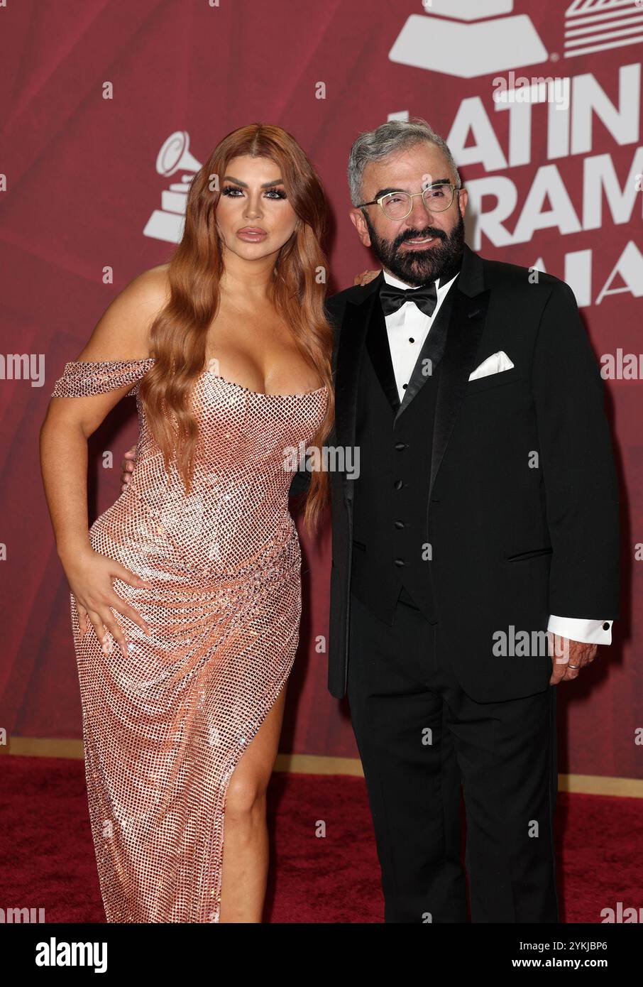 Miami, Stati Uniti d'America. 14 novembre 2024. MIAMI, FLORIDA - 14 NOVEMBRE: Marianan Gonzalez e Vicente Fernandez Jr. Partecipano al 25° Annual Latin GRAMMY Awards al Kaseya Center il 14 novembre 2024 a Miami, Florida. (Foto di Alberto E. Tamargo/Sipa USA) credito: SIPA USA/Alamy Live News Foto Stock