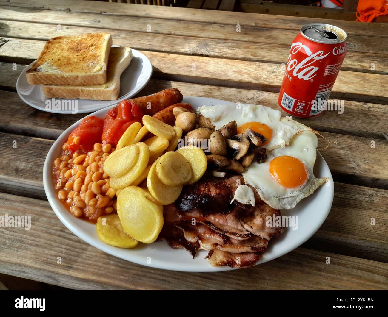 Colazione tutto il giorno al Two Flags Cafe a Barrowden, sulla A47, Rutland Foto Stock