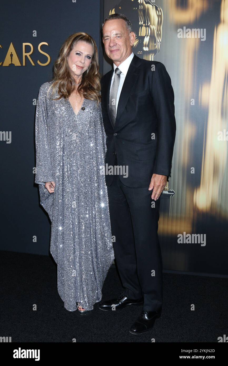 Los Angeles, Stati Uniti. 17 novembre 2024. LOS ANGELES - 17 novembre: Rita Wilson, Tom Hanks ai Governors Awards 2024 al Dolby Ballroom il 17 novembre 2024 a Los Angeles, CA (foto di Katrina Jordan/Sipa USA) crediti: SIPA USA/Alamy Live News Foto Stock