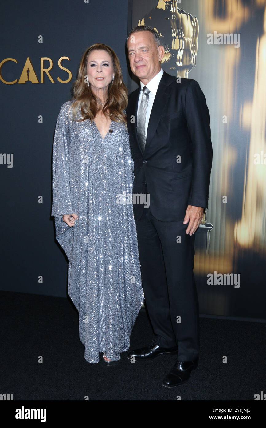 Los Angeles, Stati Uniti. 17 novembre 2024. LOS ANGELES - 17 novembre: Rita Wilson, Tom Hanks ai Governors Awards 2024 al Dolby Ballroom il 17 novembre 2024 a Los Angeles, CA (foto di Katrina Jordan/Sipa USA) crediti: SIPA USA/Alamy Live News Foto Stock