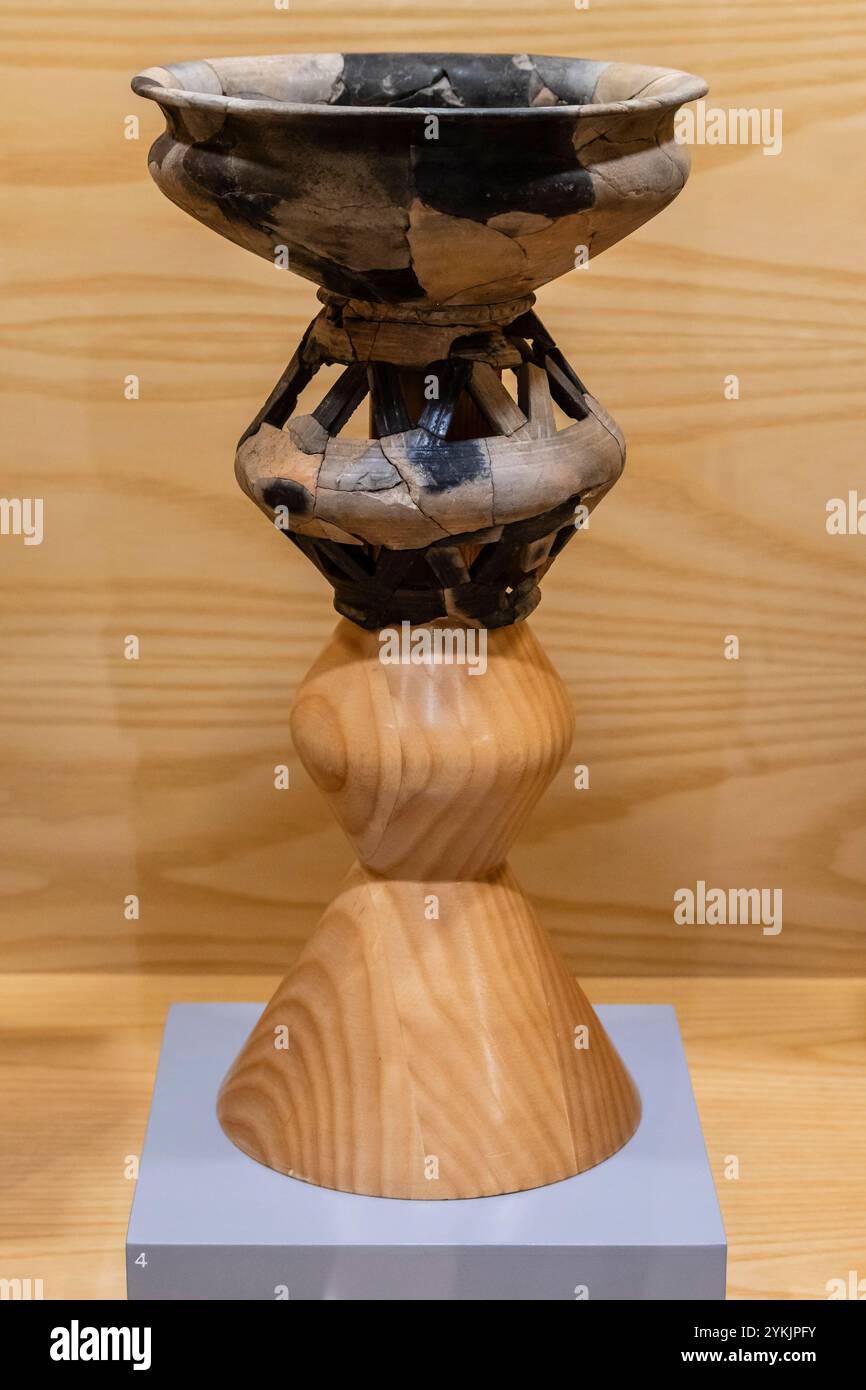 Stand cerimoniale Holmos, ceramica fatta a mano, primo millennio a.C., museo Huesca, comunità Aragona, Spagna. Foto Stock