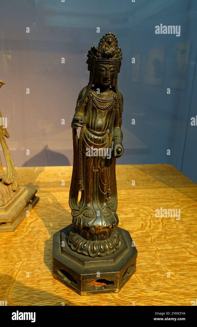 Bodhisattva Kannon, Giappone, periodo Nara, fine degli anni '700 d.C., bronzo Foto Stock