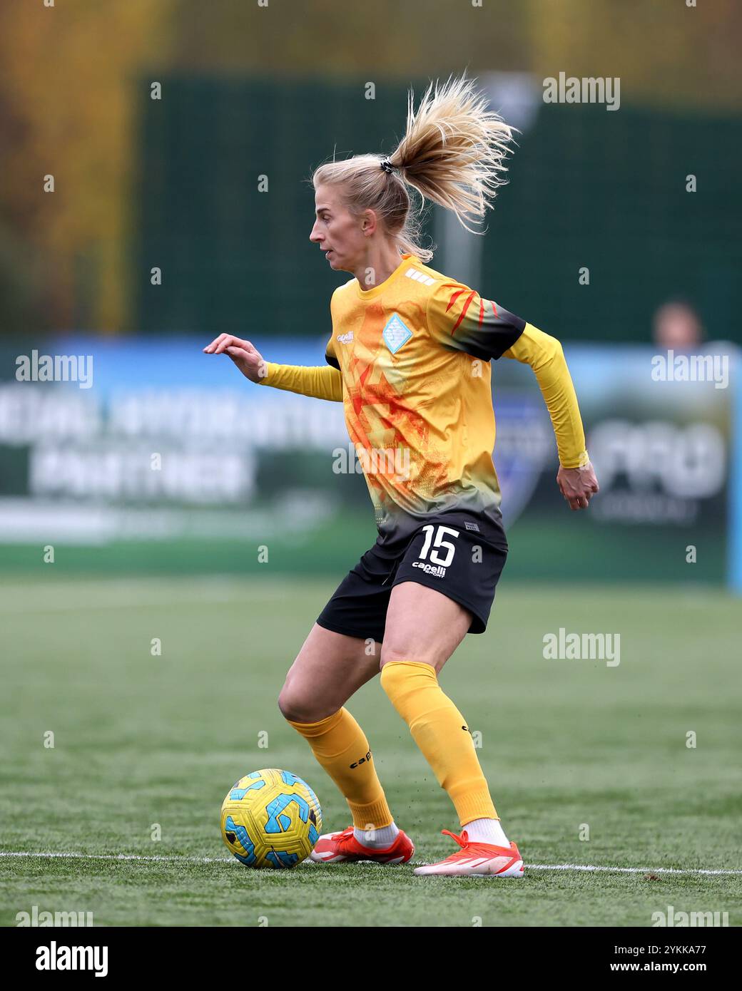 La Lionessess Sofia Jakobsson del London City Lionessess in azione durante la partita del Campionato femminile fa tra il Durham Women FC e il London City Lionesses al Maiden Castle di Durham City domenica 17 novembre 2024. (Foto: Mark Fletcher | mi News) crediti: MI News & Sport /Alamy Live News Foto Stock