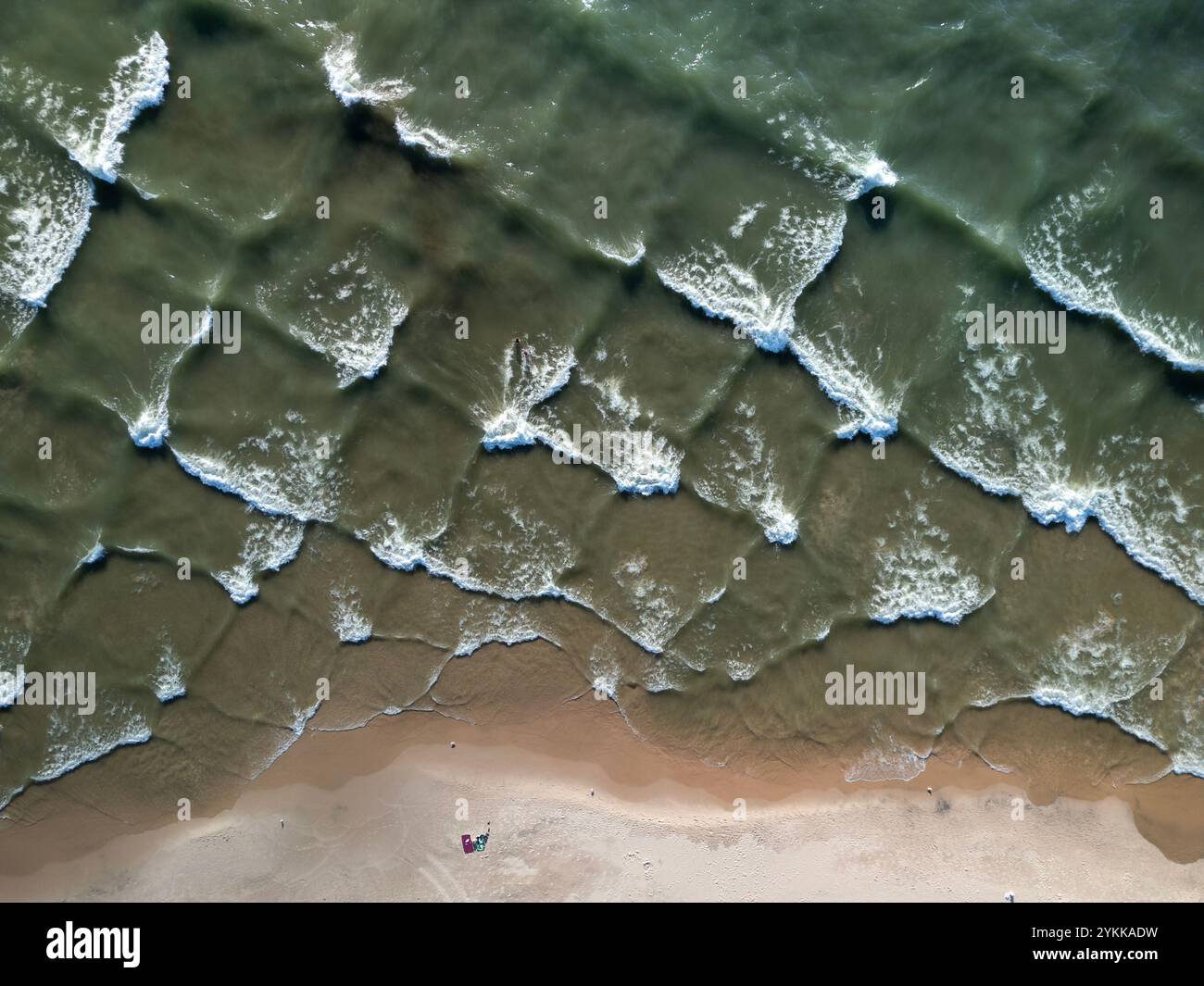 Vista aerea delle insolite onde quadrate che formano delle scatole conosciute come condizioni del mare sul lago Michigan Foto Stock