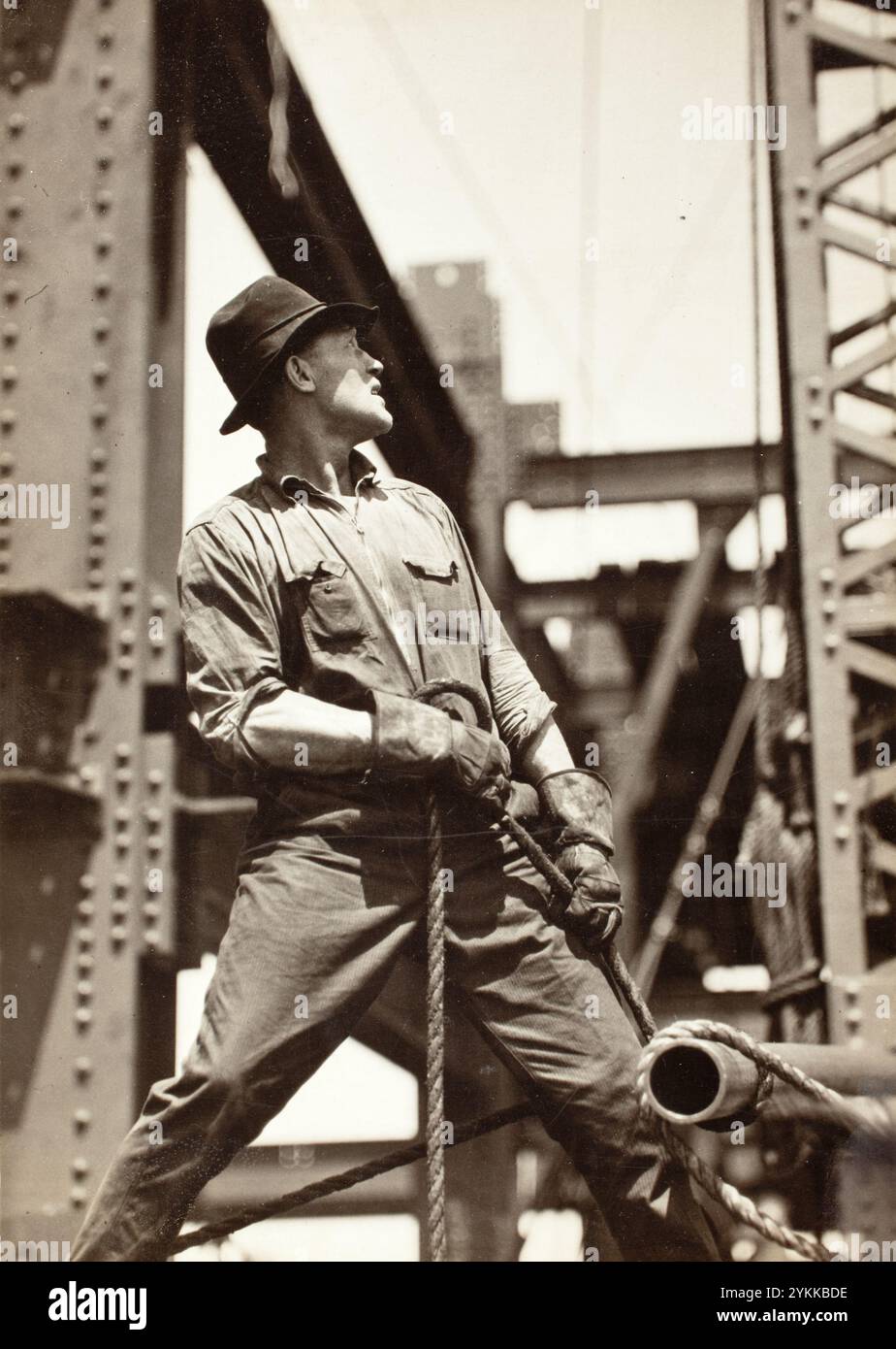 Derrick-Man sull'Empire State. Fotografia d'archivio d'epoca di Lewis Wickes Hine . Stati Uniti, circa 1931, fotografia Gelatin Silver print Foto Stock