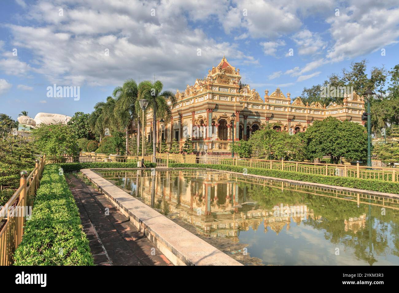 Vinh Trang Pagoda, una famosa destinazione a My Tho, Tien Giang, Vietnam Foto Stock