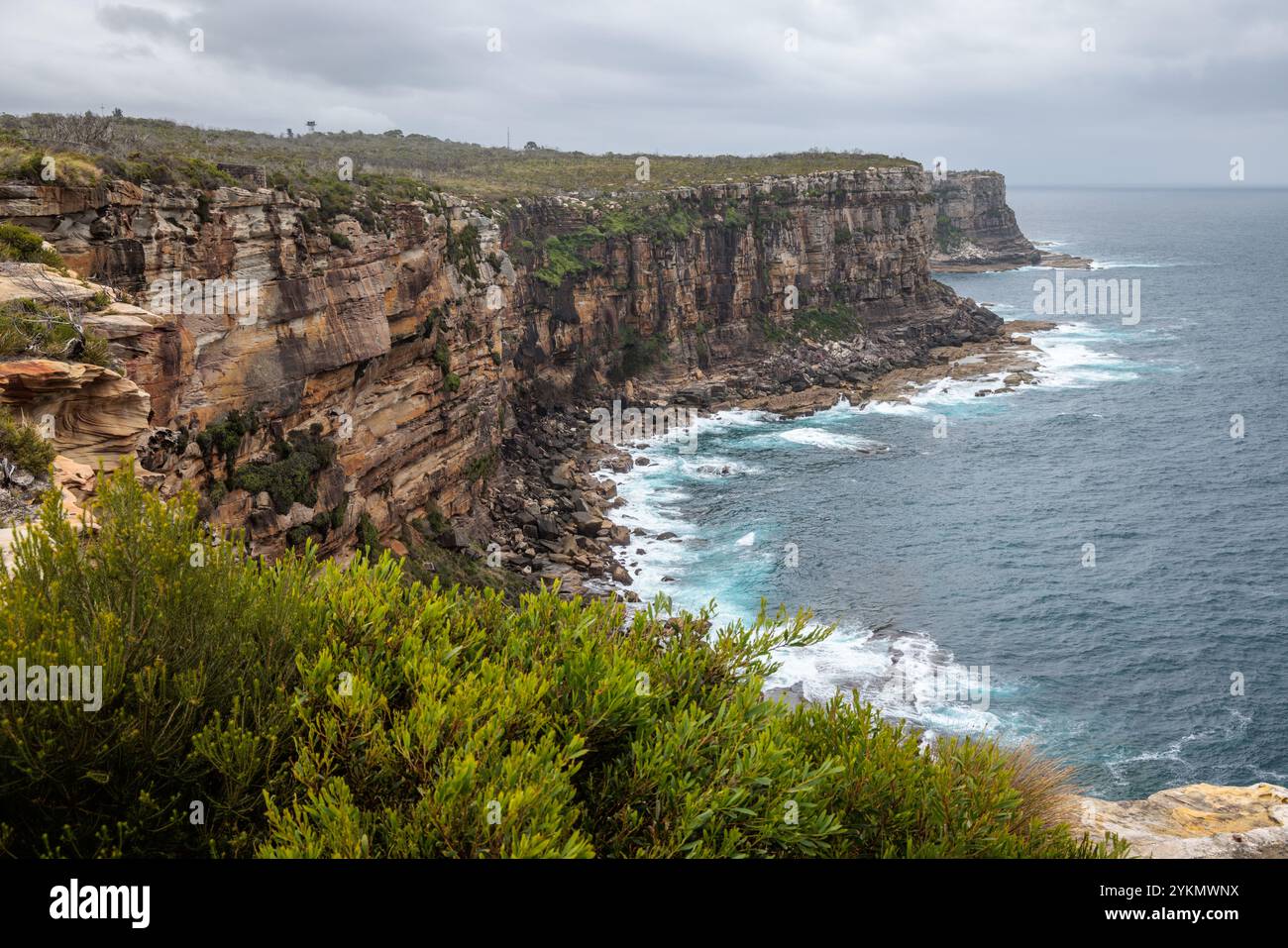 Scogliere rocciose viste da Manly nel nuovo Galles del Sud, Australia Foto Stock