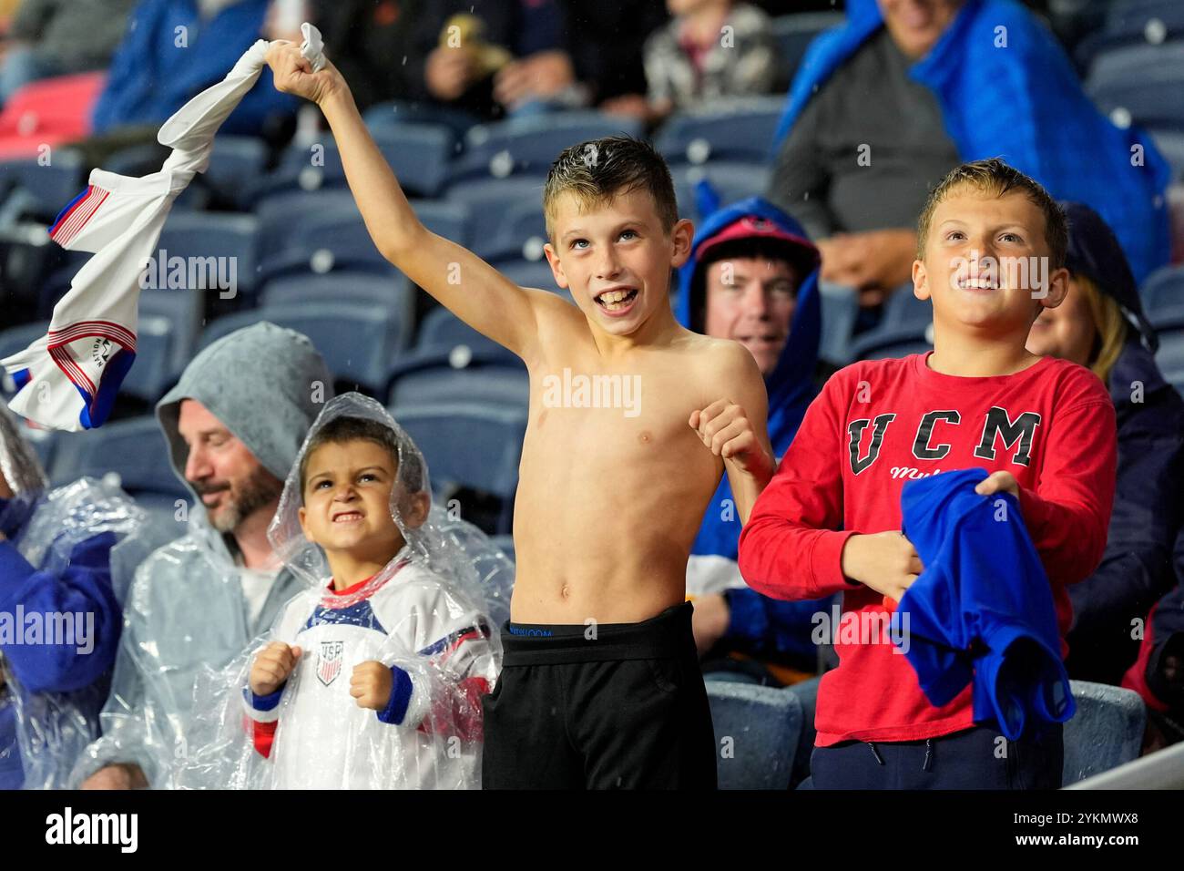 St. 18 novembre 2024. I giovani tifosi degli Stati Uniti hanno visto la partita di calcio dei quarti di finale della CONCACAF tra la nazionale maschile degli Stati Uniti e Panama il 18 novembre 2024 a St. Louis, Missouri. Gli Stati Uniti hanno vinto il match 4-2, e i quarti di finale 5-2 in totale. Credito: dpa/Alamy Live News Foto Stock