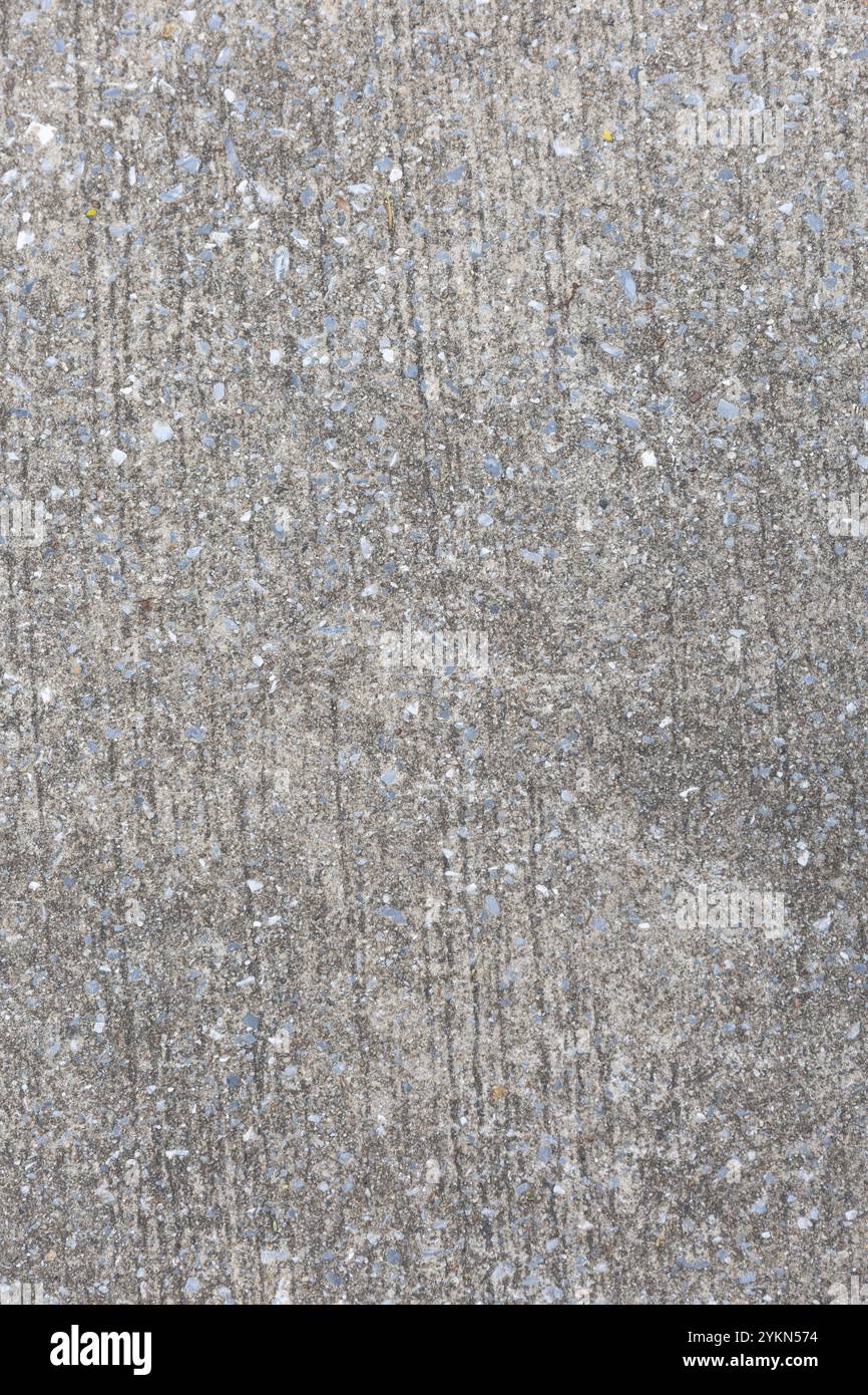Sfondo grigio a trama calcarea con carta da parati vuota lucidata a luce bianca. piano tavolo in pietra grigia di lusso, piano scrivania, vista dall'alto, cucitura grunge textur Foto Stock