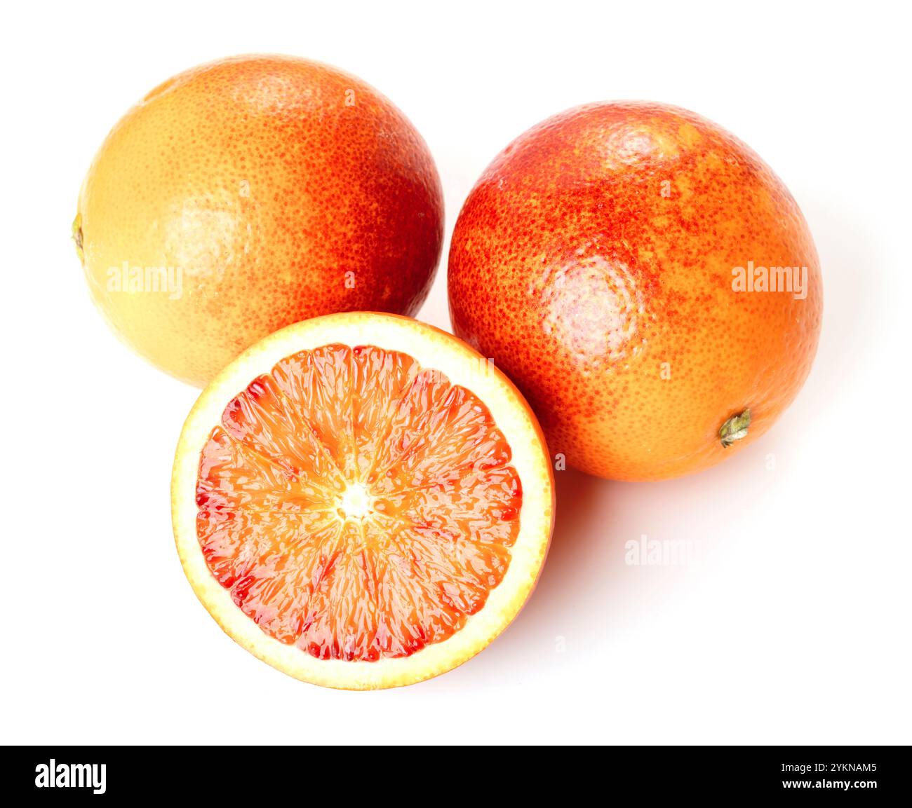 Arance rosse ematiche isolate su sfondo bianco. Foto Stock