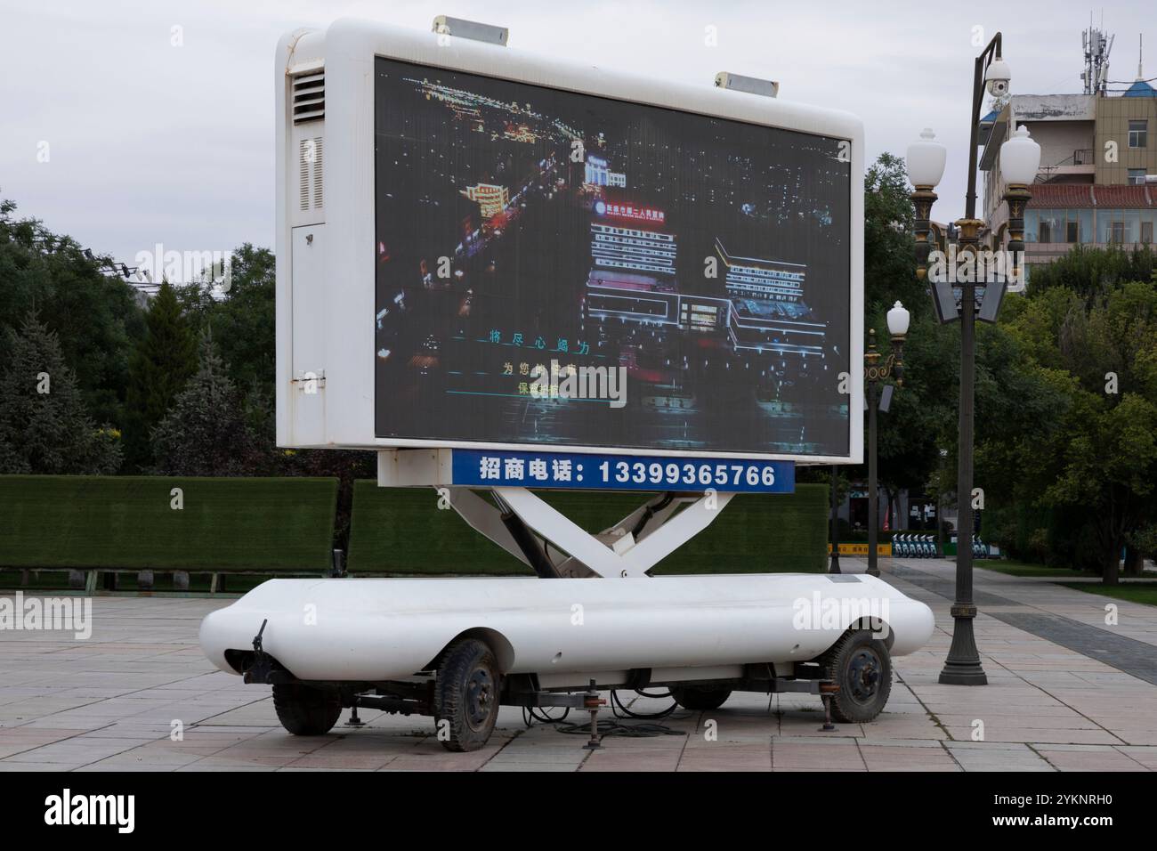 Auto mobile con grande schermo Foto Stock