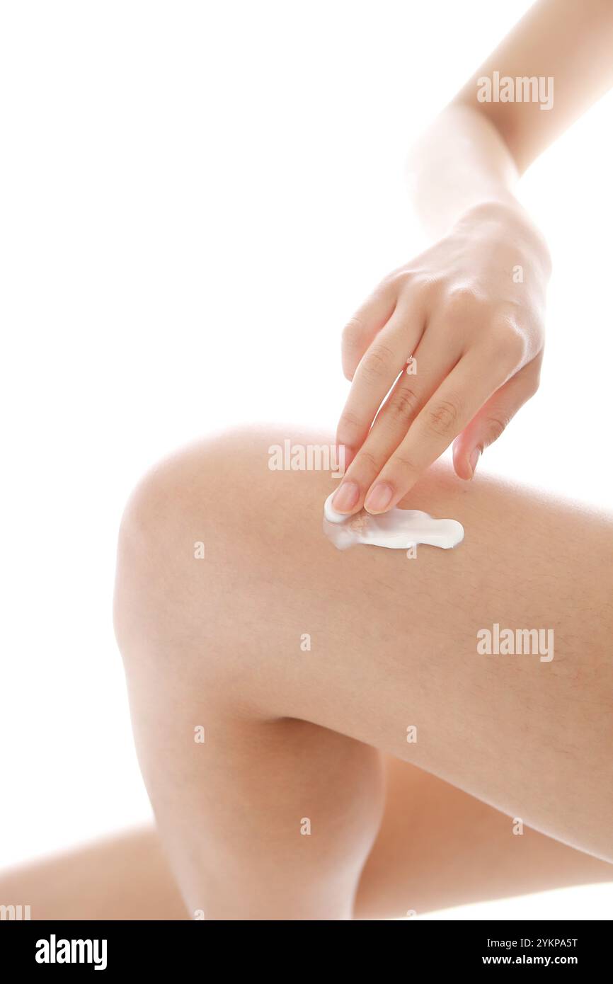 Immagine di una donna che si prende cura del corpo Foto Stock