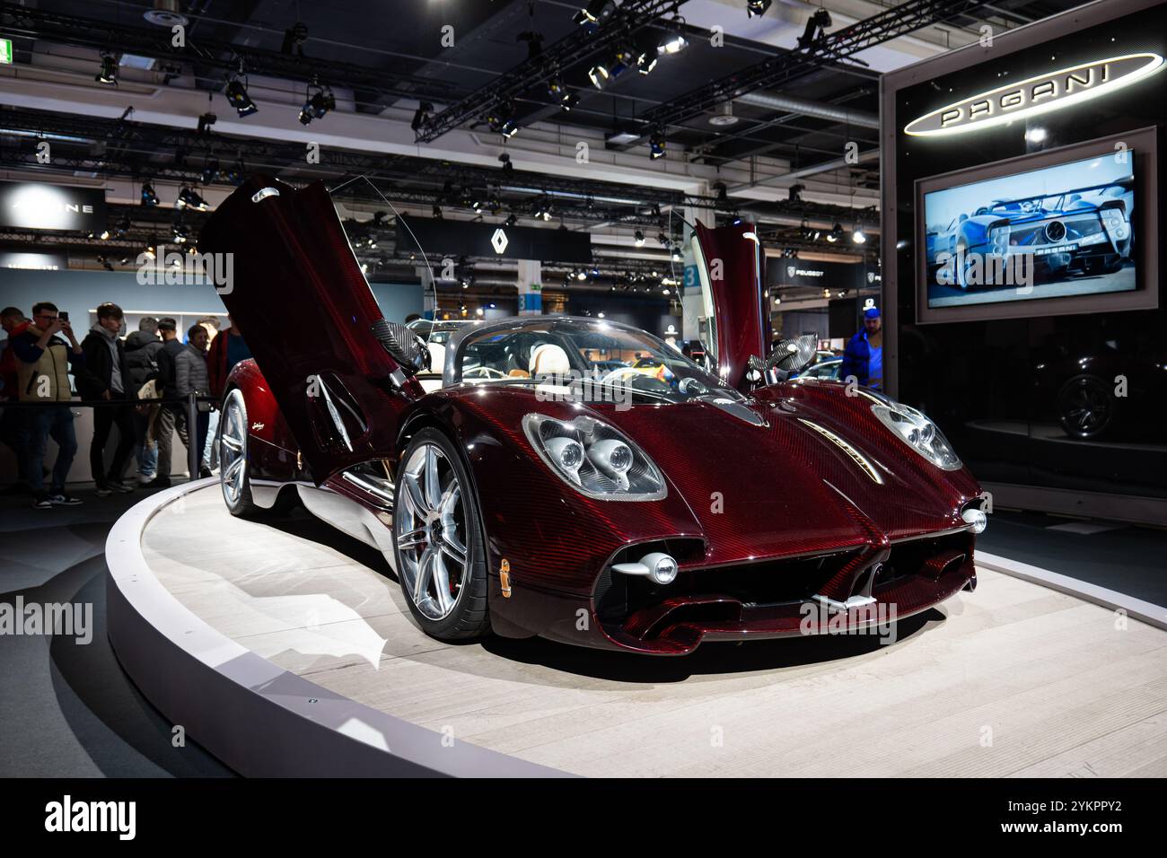 09-11-2024 Zurigo, Svizzera. Pagani Utopia hypercar al Salone dell'auto di Zurigo. Foto Stock