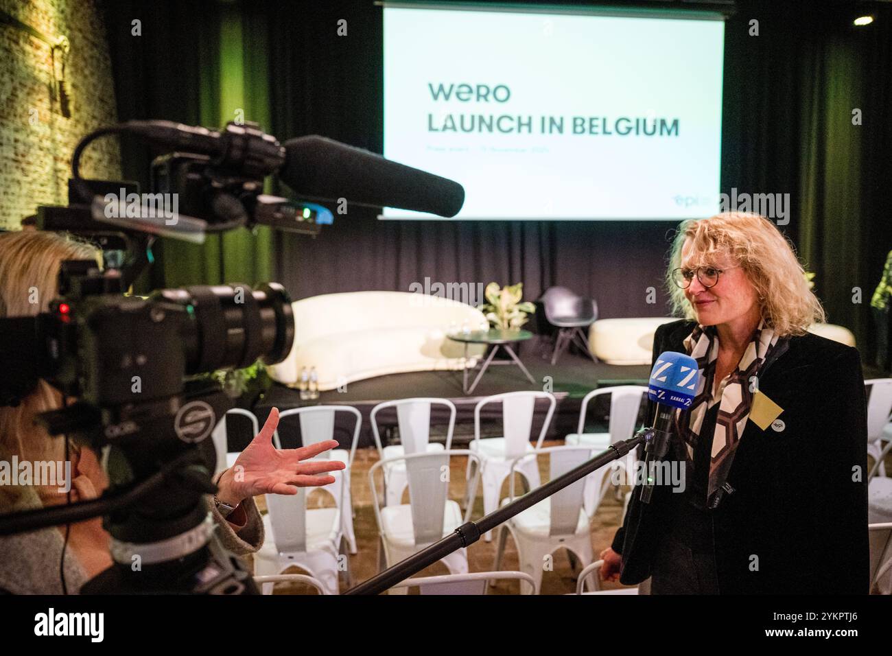 Bruxelles, Belgio. 19 novembre 2024. ATTENZIONE REDATTORI - COPERTURA RICHIESTA A BELGA DA EPI - SOLO USO EDITORIALE - CEO di Epi Martina Weimert nella foto durante il lancio di Wero, la nuova soluzione di pagamento digitale della European Payments Initiative (EPI), in Tour & taxi, Bruxelles, martedì 19 novembre 2024. I clienti potranno inviare e ricevere denaro tramite pagamenti istantanei da conto a conto in meno di 10 secondi, tramite l'app bancaria e l'app Wero. BELGA PHOTO JASPER JACOBS credito: Belga News Agency/Alamy Live News Foto Stock